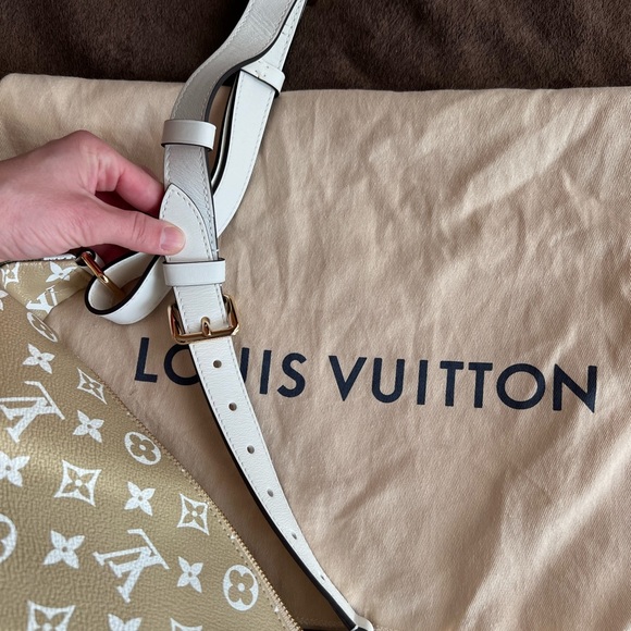 LOUIS VUITTON BUM BAG GIANT MONOGRAM KHAKI GREEN BEIGE FANNY PACK - Picture 14 of 14